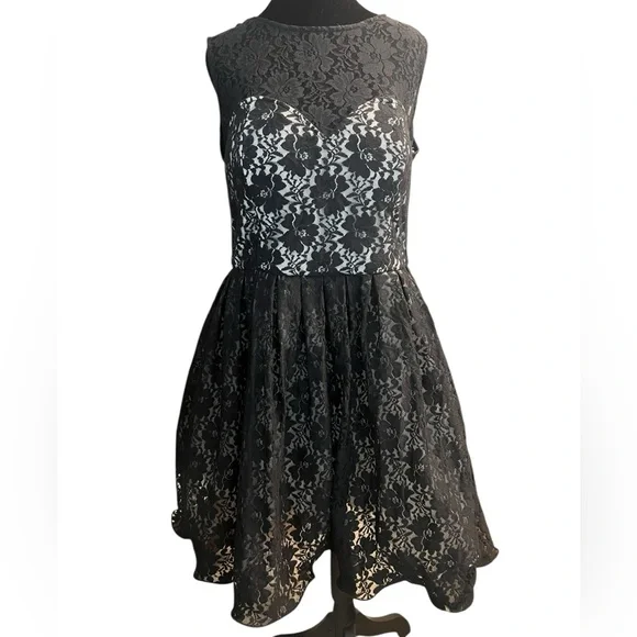 Women's Chi Chi London Black & White Lace Mini Dress Plus Size 18 - Picture 1 of 13
